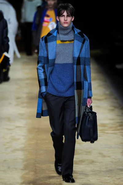 Look 25